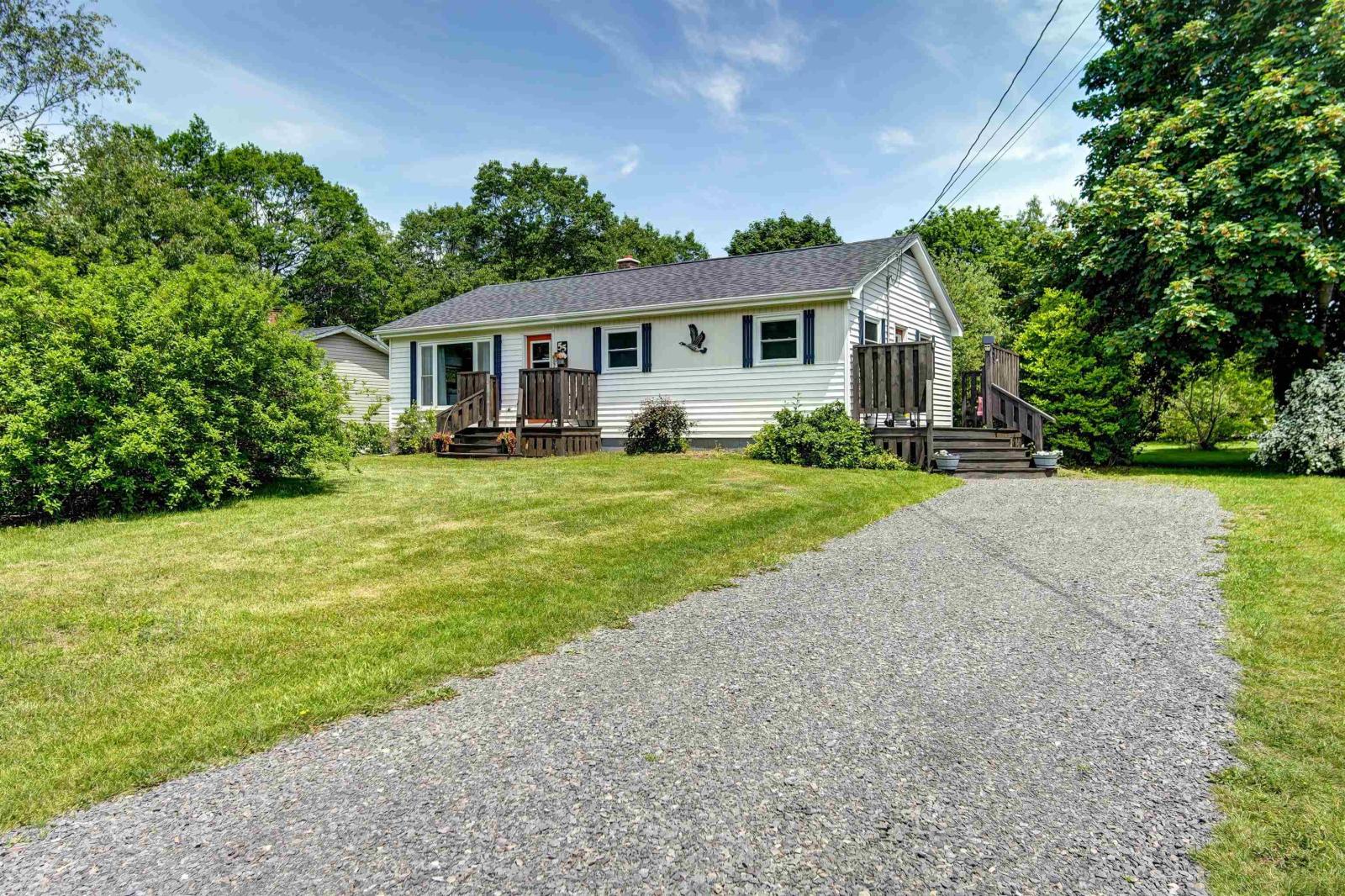 55 Orchard Drive, New Minas NS, front exterior, photo 3