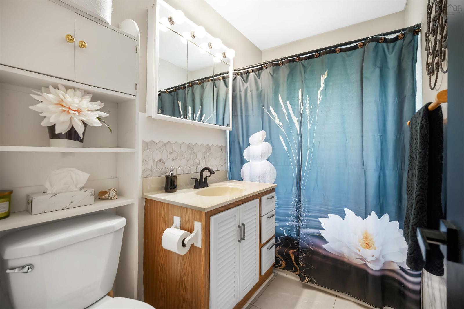 55 Orchard Drive, New Minas NS, bathroom, photo 37